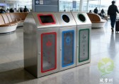 都市流動的文明坐標定制透明分類垃圾桶的地鐵美學