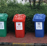 學(xué)校應(yīng)該選用什么樣的分類(lèi)垃圾桶