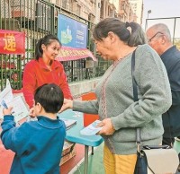 親子踐行垃圾分類理念