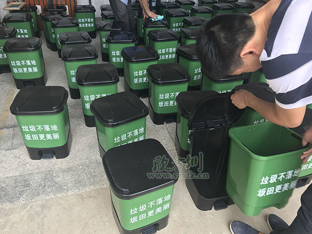 室內(nèi)腳踏塑料垃圾桶